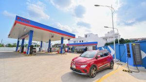 Trạm sạc xe ô tô điện tại CHXD Phú Hữu hoạt động từ tháng 12/2023 (Nguồn PVoil)