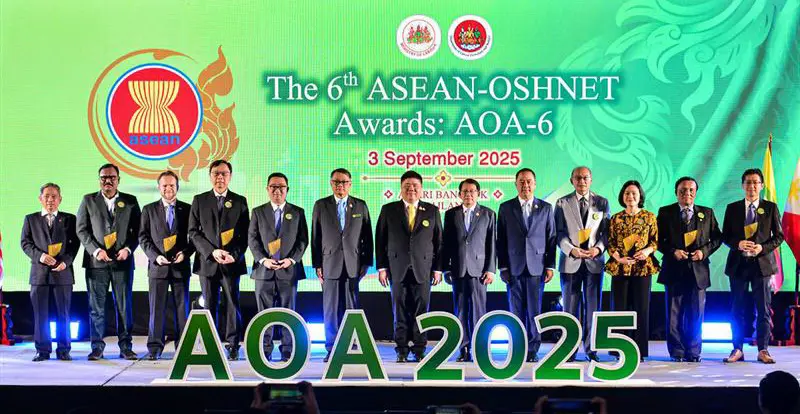 Đại diện các doanh nghiệp trong khu vực ASEAN nhận Giải thưởng Xuất sắc về An toàn, Vệ sinh lao động (ASEAN-OSHNET) năm 2025