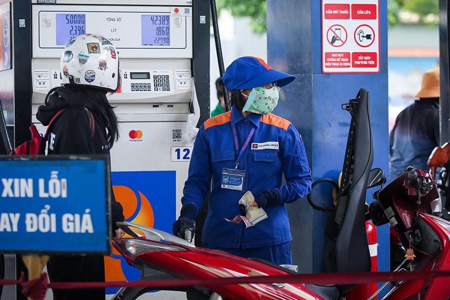 Giá xăng dầu hôm nay: Giá xăng bật tăng mạnh, Dầu Diesel tiếp tục hạ nhiệt