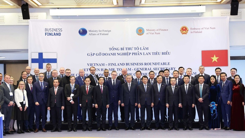 Tổng Bí thư Tô Lâm gặp một số doanh nghiệp tiêu biểu của Phần Lan tại thủ đô Helsinki, ngày 21/10/2025. (Ảnh: THỐNG NHẤT/TTXVN)