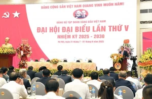 Phó Thủ tướng Bùi Thanh Sơn phát biểu chỉ đạo tại Đại hội đại biểu Đảng bộ Tập đoàn Xăng dầu Việt Nam lần thứ V (Ảnh: VGP/Hải Minh).
