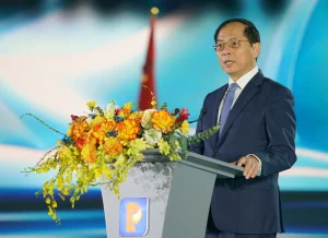 Đồng chí Bùi Thanh Sơn - Ủy viên BCH TW Đảng, Phó Thủ tướng Chính phủ phát biểu chỉ đạo tại Lễ kỷ niệm