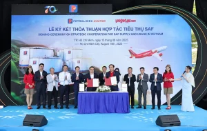 Ký kết thỏa thuận hợp tác tiêu thụ SAF giữa Petrolimex Aviation và Vietjet