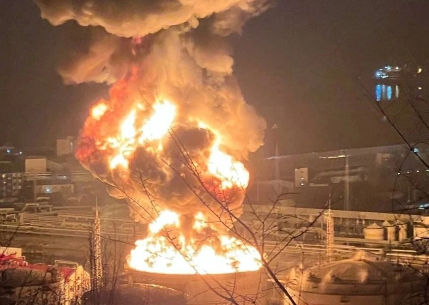 Cú sốc dầu mới: Thị trường toàn cầu chao đảo trước làn sóng tấn công hạ tầng năng lượng