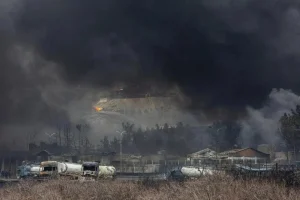 Hai cơ sở khí đốt và một đường ống dẫn khí bị tấn công sau tuyên bố đàm phán của tổng thống Trump. Ảnh: NY Times.