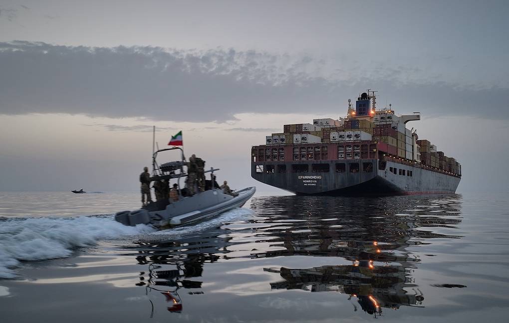 Iran bắt thêm tàu, Mỹ phong tỏa “toàn diện”: Thế giới chuẩn bị cho kịch bản dầu trên 100 USD bao lâu nữa?