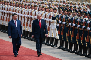 Chủ tịch nước Trung Quốc Tập Cận Bình bắt tay Tổng thống Mỹ Donald Trump tại Bắc Kinh ngày 14.5