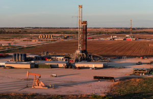Giàn khoan dầu ở Midland, Texas, Mỹ. (Ảnh: Reuters)