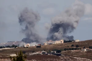 Một cuộc không kích của Israel đã nhắm vào làng Choukine ở miền nam Lebanon hôm thứ Sáu.Nguồn ảnh Getty Images