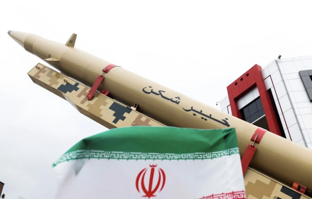 Thỏa thuận hạt nhân Iran: Bệ phóng giảm giá xăng dầu hay “sự nhượng bộ” gây tranh cãi của Washington?
