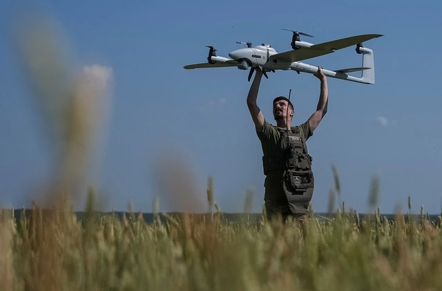 UAV Ukraine đánh sâu nhà máy lọc dầu Nga: Chiến dịch “bóp cổ” công nghiệp năng lượng Kremlin
