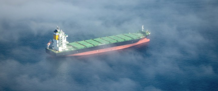 Điểm nóng Biển Đỏ & Eo biển Hormuz tê liệt, giá dầu đối mặt rủi ro chạm mốc 120 USD/thùng