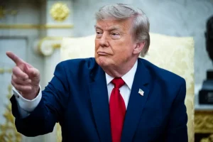 Tổng thống Mỹ Donald Trump phát biểu tại Phòng Bầu dục của Nhà Trắng ở Washington, DC, ngày 14 tháng 7 [Graeme Sloan/EPA]