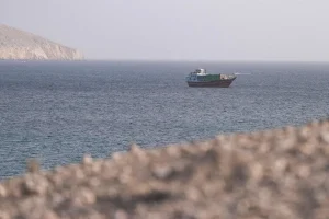 Hình ảnh một con tàu ở eo biển Hormuz, nhìn từ Musandam, Oman, ngày 16 tháng 7. ẢNH: REUTERS