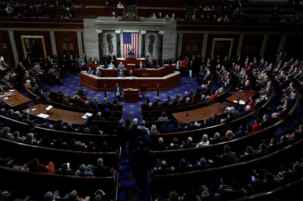 Chính trị Mỹ rạn nứt: Hạ viện bỏ phiếu hạn chế quyền lực của ông Trump trong chiến tranh Iran