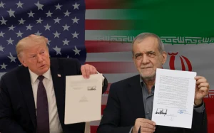Tổng thống Mỹ Donald Trump (trái) và Tổng thống Iran Masoud Pezeshkian sau khi ký thỏa thuận chấm dứt chiến sự Trung Đông ngày 17-6, mở đường cho các cuộc đàm phán về chương trình hạt nhân Iran - Ảnh: AFP
