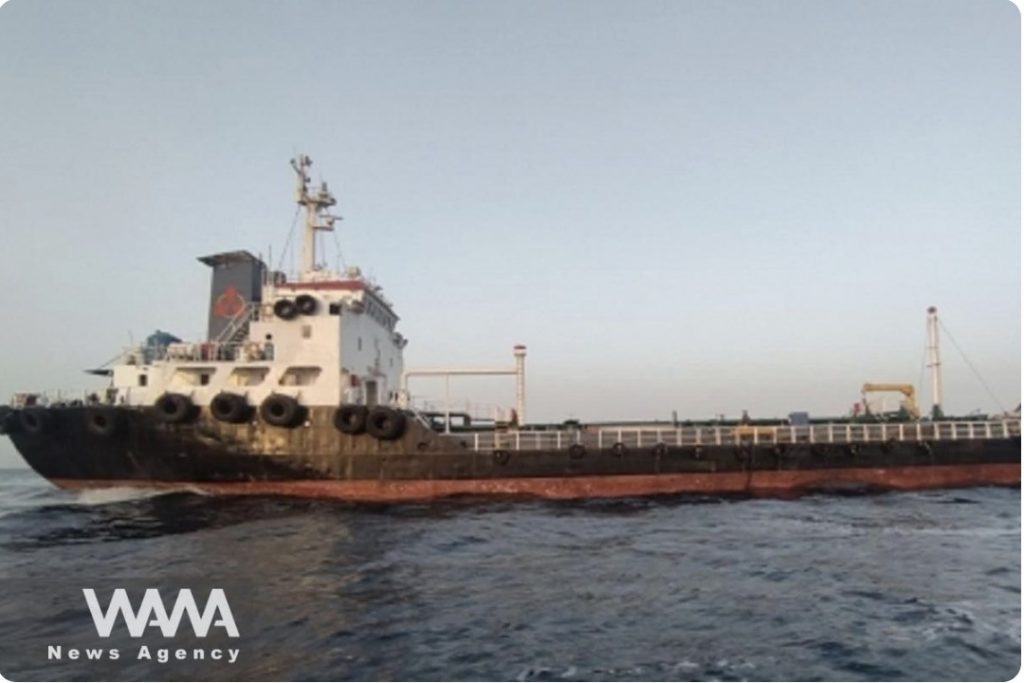 Thủy thủ thiệt mạng đầu tiên tại eo biển Hormuz: Tàu chở dầu UAE trúng tên lửa Iran, 8 người bị thương