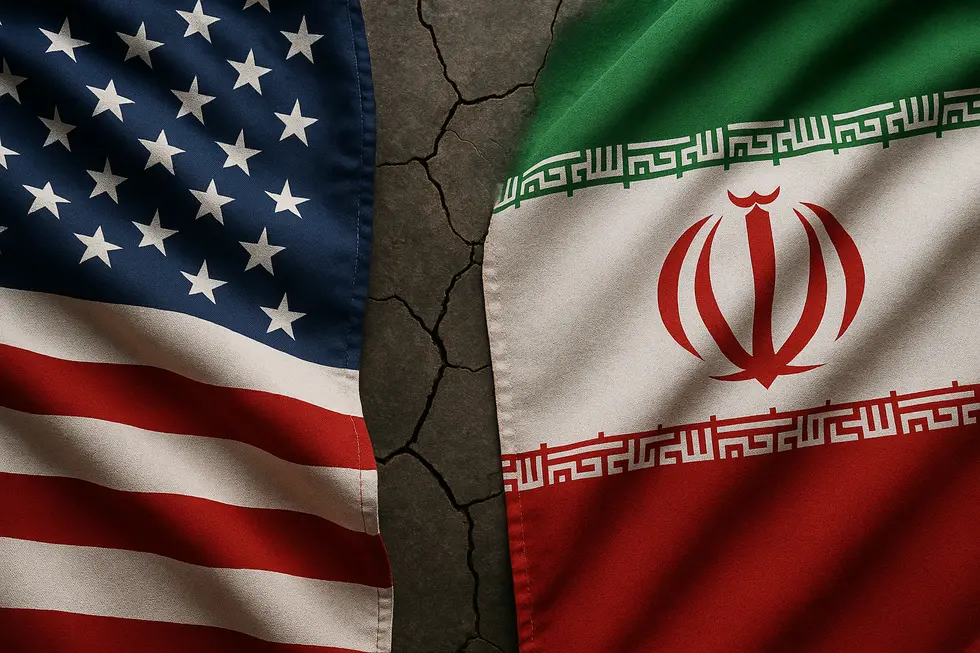 Mỹ phát động ‘Chiến dịch Loại bỏ Kinh tế’ đối với Iran