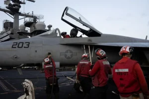 Sân bay trên không của tàu sân bay USS George Washington ở Biển Ả Rập, ngày 11 tháng 9 năm 2026 [Ed Ou/Reuters]